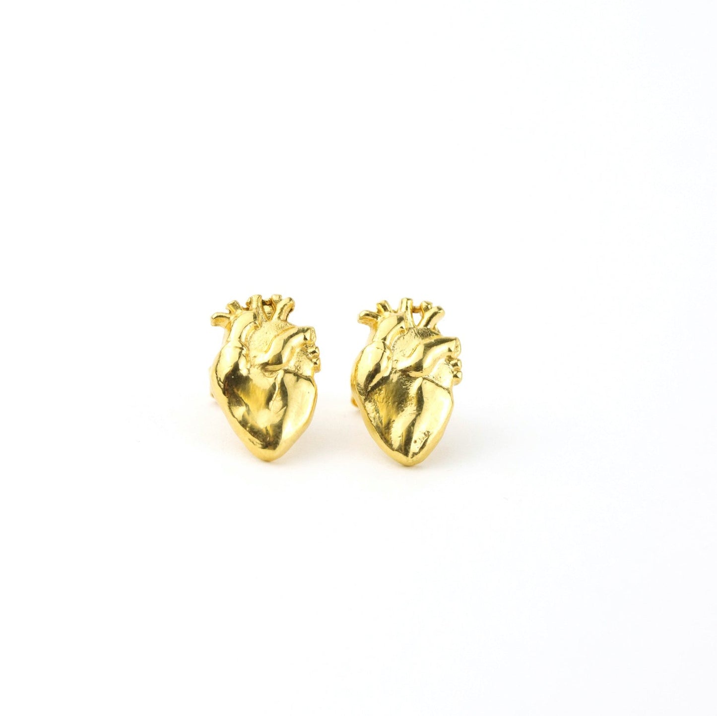 ARETES CORAZON BAÑO DE ORO